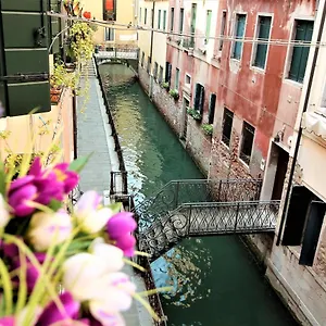 Charming Canal View San Marco Apartment